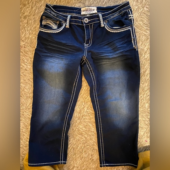 Capri super cute! (I don’t think they’ve ever been worn😂) - Picture 2 of 3